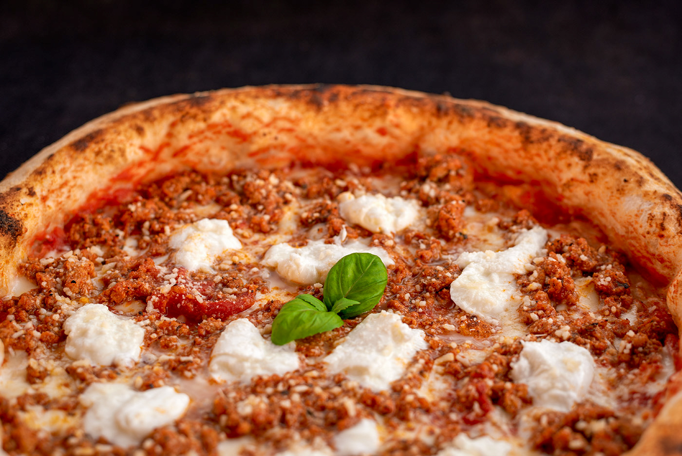 Da Mauro olasz pizzéria hangulata Kecskeméten – meleg, elegáns vendégtér